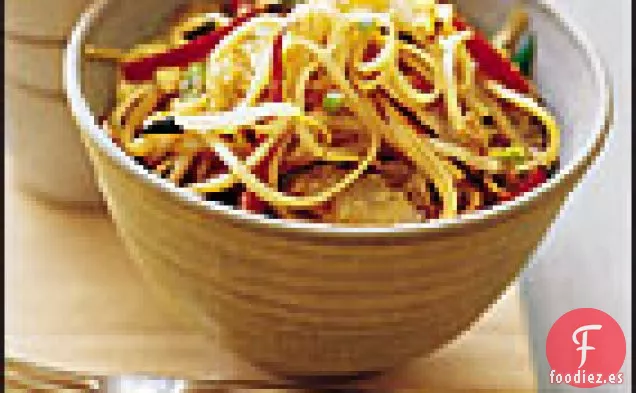 Fideos de Arroz Salteados con Colinabo y Albahaca