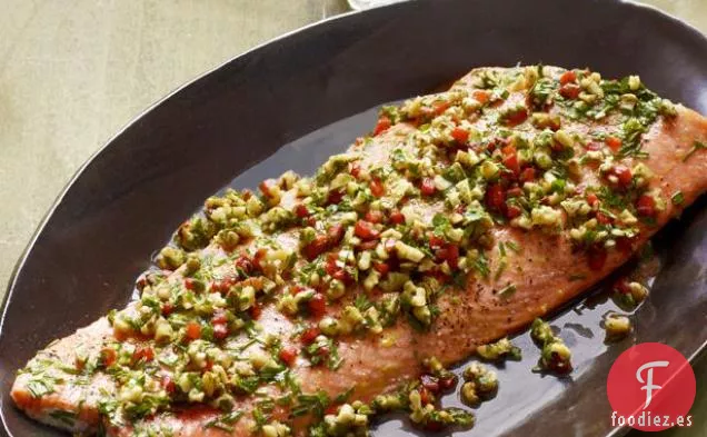 Salmón Asado Con Condimento De Nuez Y Pimienta