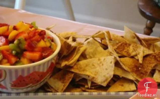 Salsa de Frutas con Chips de Tortilla de Canela