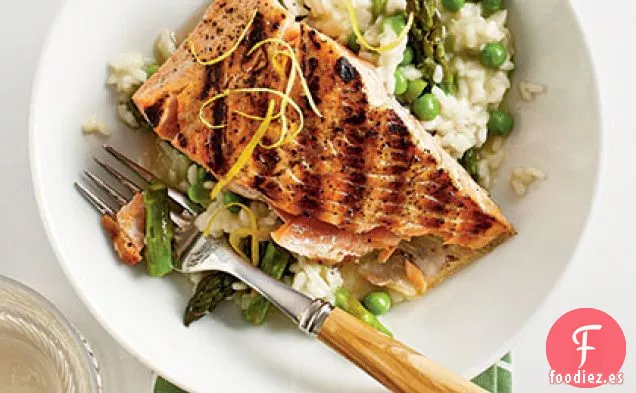 Salmón con Risotto Rápido de Primavera