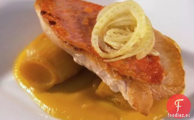 Hinojo Estofado y Pescado de Laguna Capturado con Líneas