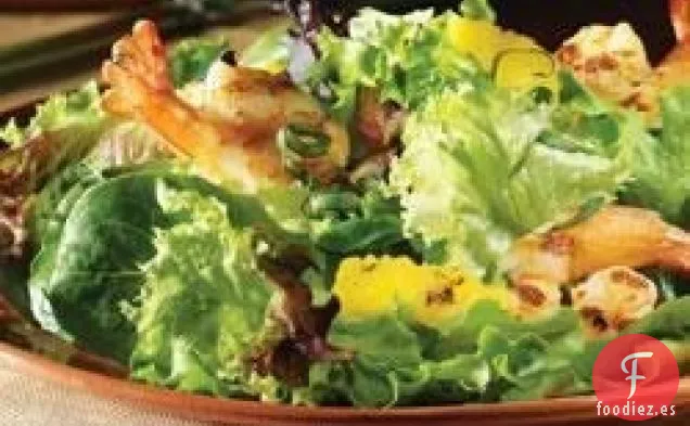 Ensalada de Verano con Camarones a la Parrilla y Piña en Vinagreta de Champán