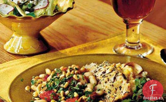 Tiras de Pavo A Base de Hierbas Con Pimientos Asados y Frijoles