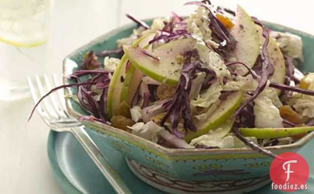Ensalada de Col Roja y Manzana Con Vinagreta de Jengibre