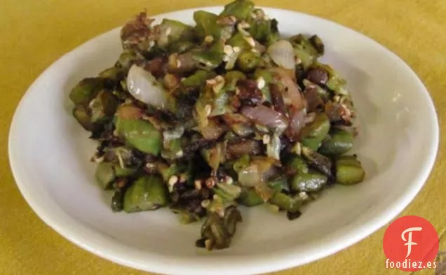 Salteado de Okra y Cebolla