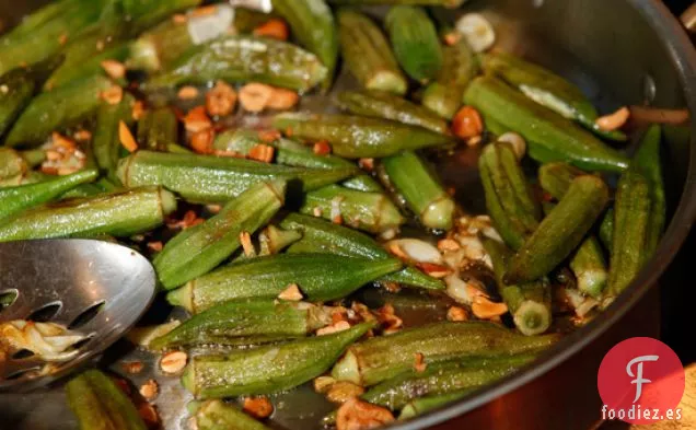 Okra salteada con Anacardos