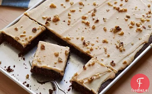 Pastel de Chocolate con Glaseado de Mantequilla de Maní