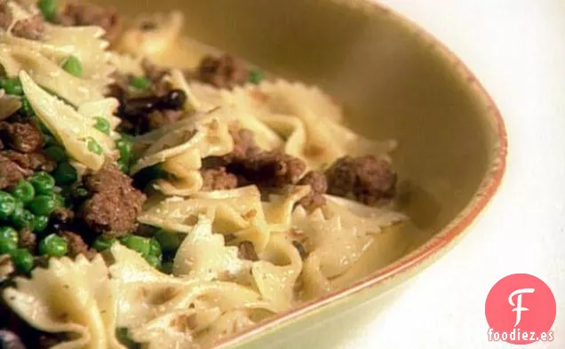 Farfalle con Salchicha de Pavo, Guisantes y Champiñones