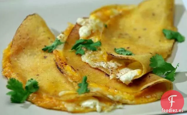 Quesadilla con Queso de Cabra, Espárragos, Champiñones y Salsa de Tomate Asado