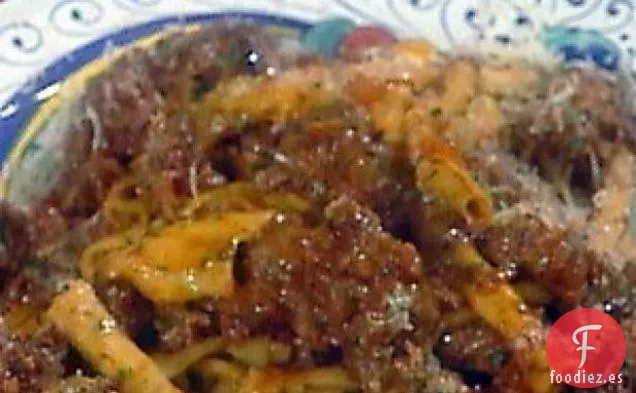 Pasta con Forma de Hierba y Ragu de Salchicha: Gramigne con la Salsiccia