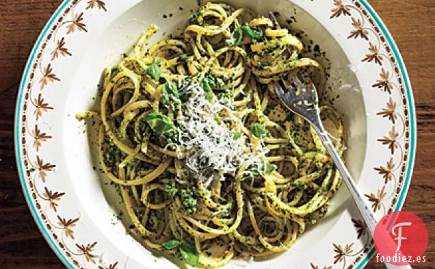 Linguini con Pesto de Espinacas y Hierbas
