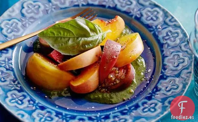 Ensalada de Tomate y Melocotón con Albahaca