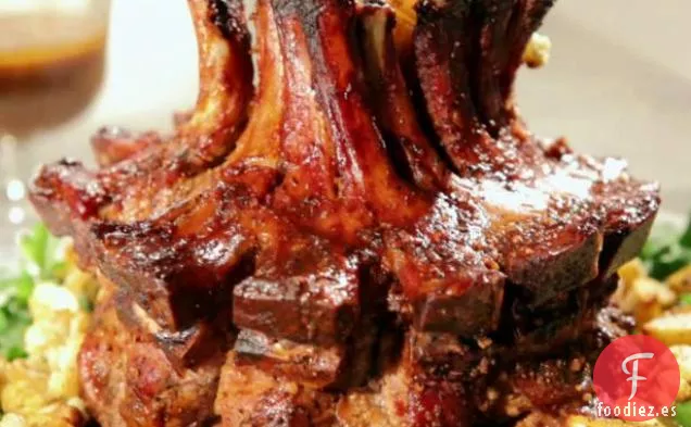 Corona de Cerdo Asada con Glaseado Real y Salsa