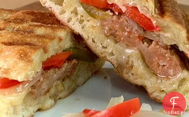 Panini de Salchicha Italiana Caliente con Pimientos en Escabeche