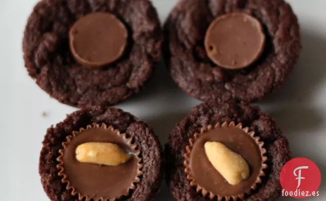 Mini Tazas de Brownie de Caramelo con Mantequilla de Maní (o Caramelo) 