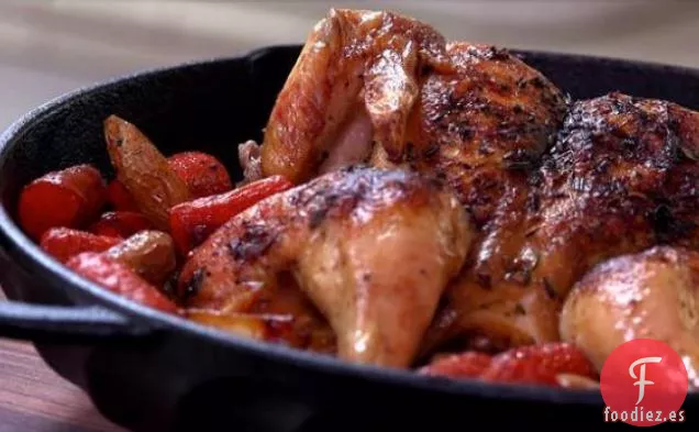 Pollo a la Mantequilla con Verduras de Raíz Asadas y Salsa de Sartén