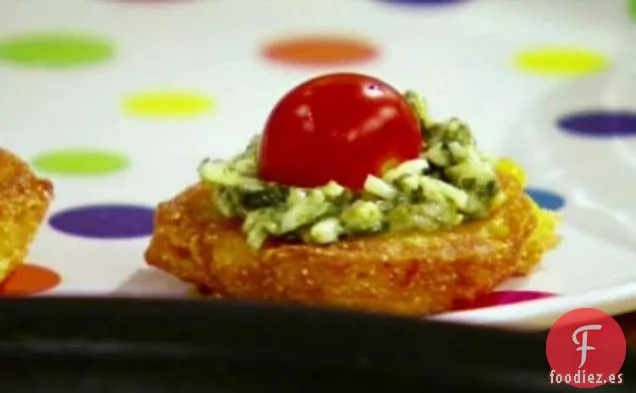 Buñuelos Crujientes de Maíz con Ensalada de Tomate