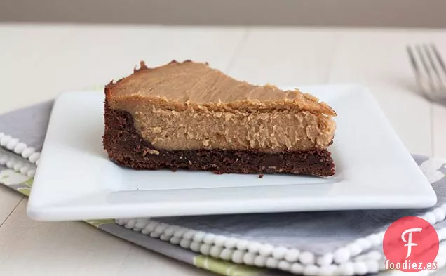 Pastel de queso con mantequilla de maní y brownie