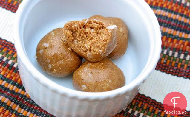 Bolas De Mantequilla De Maní Con Leche Y Miel