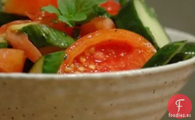 Ensalada de Tomate y Pepino con Menta