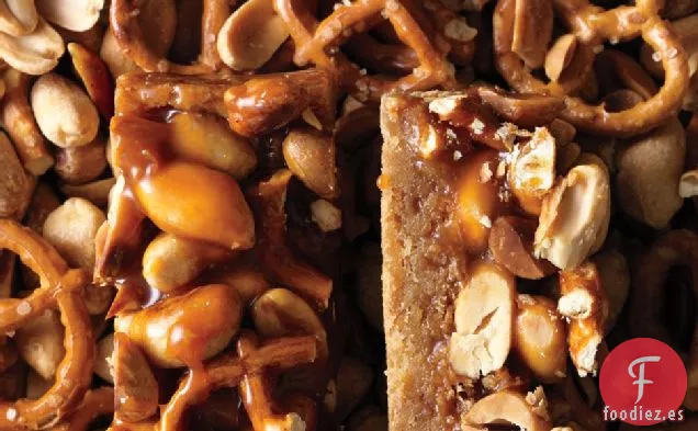 Barras De Blondie De Caramelo Con Caramelo De pretzel De Maní