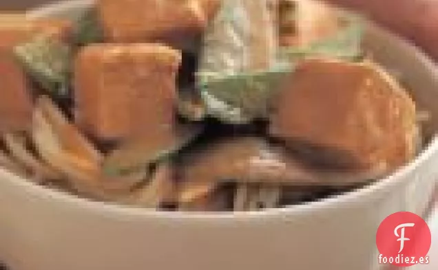 Tofu estofado Con Maní Y Fideos
