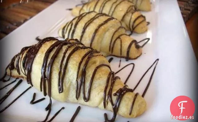 Crema De Cacahuete Y Mini Barra De Chocolate Con Semilunas Centradas