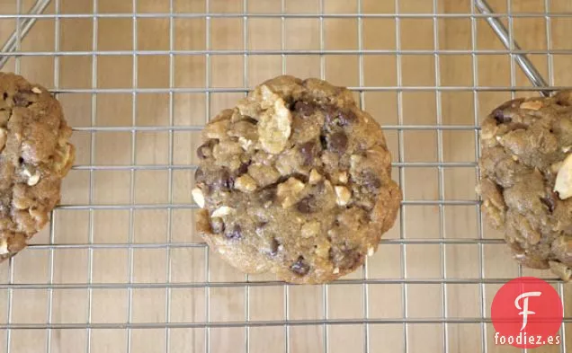Galletas Dulces y Saladas Con Chispas De Chocolate Con Patatas Fritas Y Cacahuetes