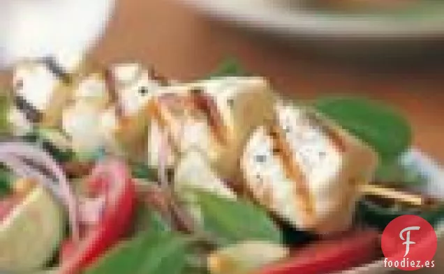 Pinchos De Fletán Con Ensalada De Rúcula
