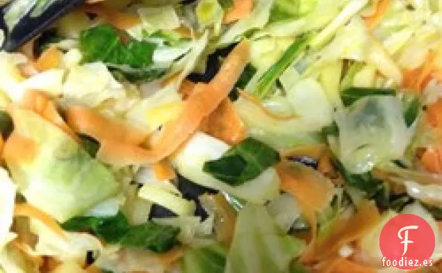 Repollo y Fideos con Manzana y Zanahoria