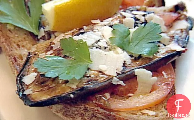Berenjena a la Parrilla y Tartina de Tomate