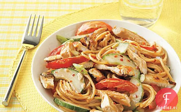 Fideos Asiáticos de Sésamo con Pollo