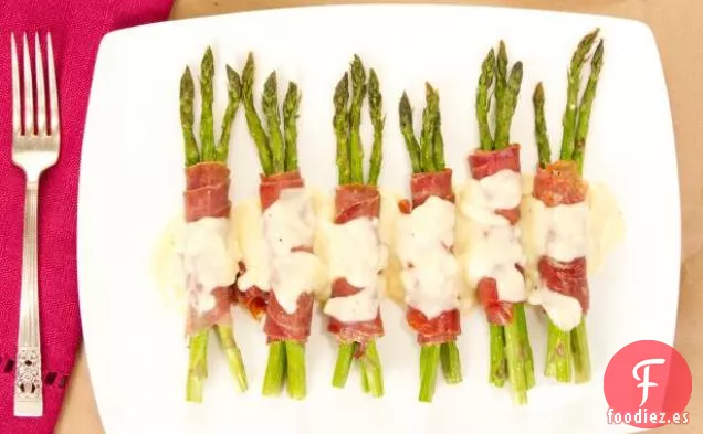 Espárragos Envueltos en Jamón con Beurre Blanc
