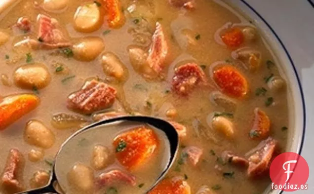 Sabrosa Sopa de Frijoles de Maní