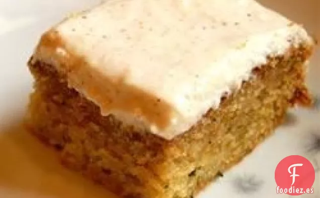 Pastel de Calabacín con Glaseado de Puré de Manzana de Queso Crema