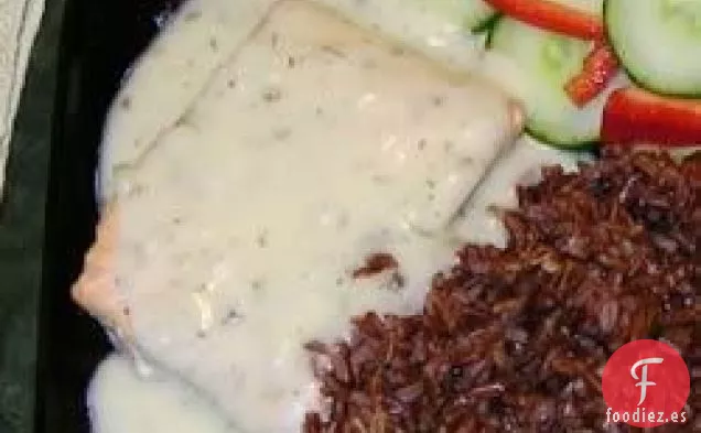 Salmón en Salsa de Limón y Eneldo