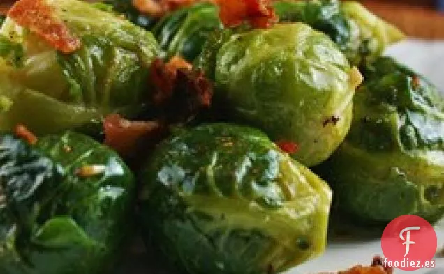 Coles de Bruselas con Ajo y Tocino Crujiente