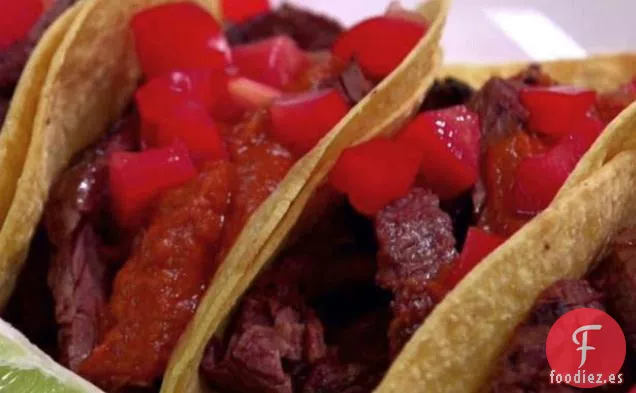 Tacos de Carne de Falda a la Parrilla con Salsa Roja