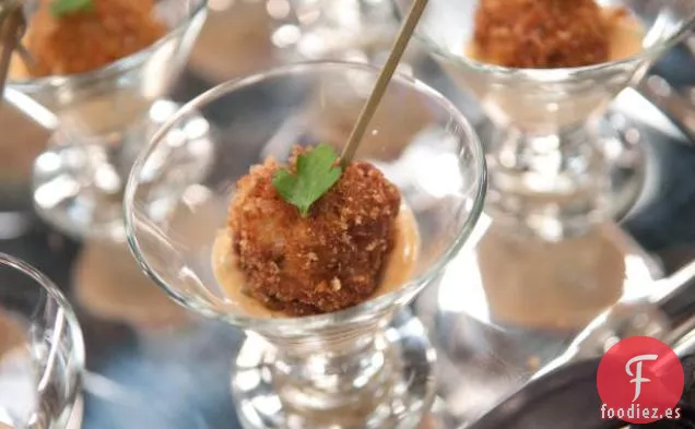 Kellogg'sandreg; Krispiesandreg de Arroz; Buñuelos de Cangrejo con Alioli Picante