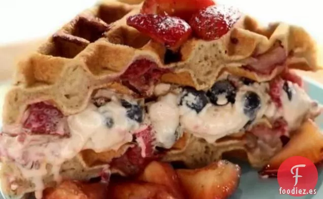 Wafflewich de Fresa con Helado de Bayas Frescas