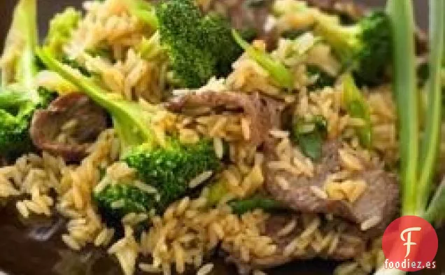 Salteado de Carne de Res y Brócoli con Arroz Integral Integral