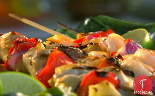 Brochetas de Pollo y Camarones con Lima