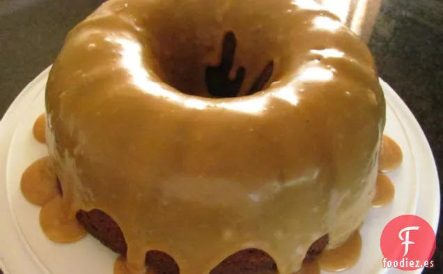 Pastel De Plátano Con Glaseado De Crema De Mantequilla De Maní