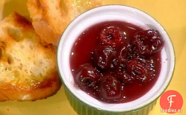 Spuma di Mortadella con Salsa di Ciliegie: Espuma de Cerdo con Salsa de Cerezas