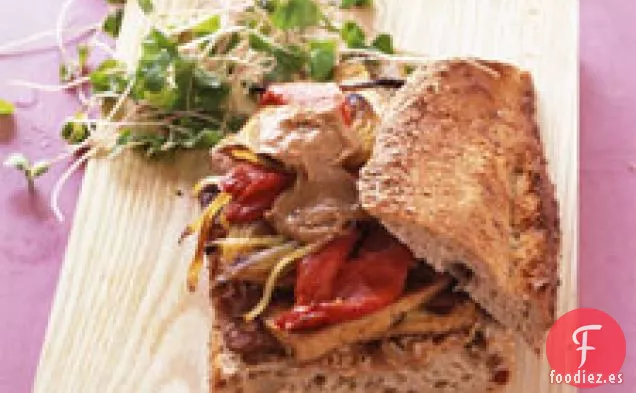 Sándwich De Tofu Crujiente Con Salsa De Maní y jengibre