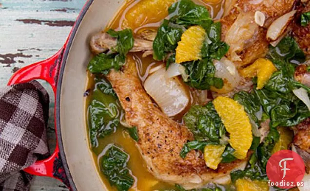 Pollo con Vinagre de Caña con Cebollas Perladas, Naranja y Espinacas
