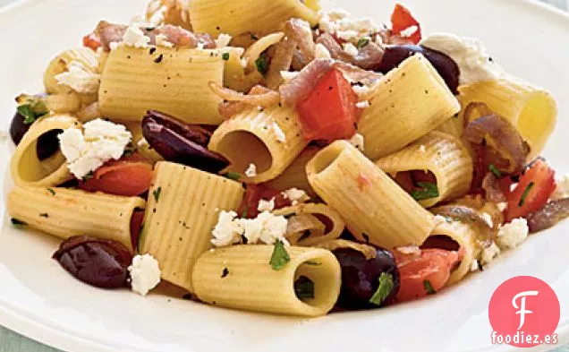 Pasta con Cebolla Caramelizada, Tomates, Perejil y Aceitunas