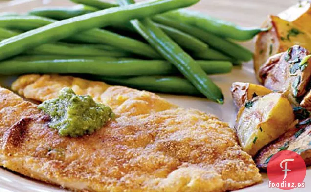Tilapia con Costra de Harina de Maíz con Salsa de Tomate
