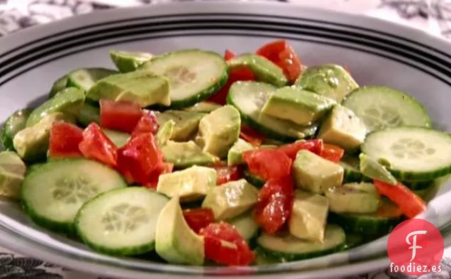 Ensalada de Pepino, Tomate y Aguacate con Vinagreta de Tequila y Lima