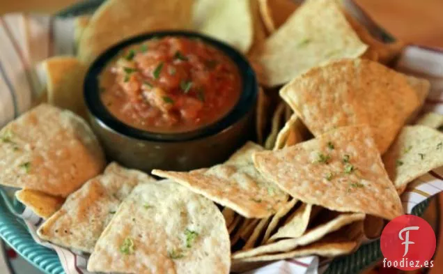 Chips de Tortilla de Lima y Salsa Asada